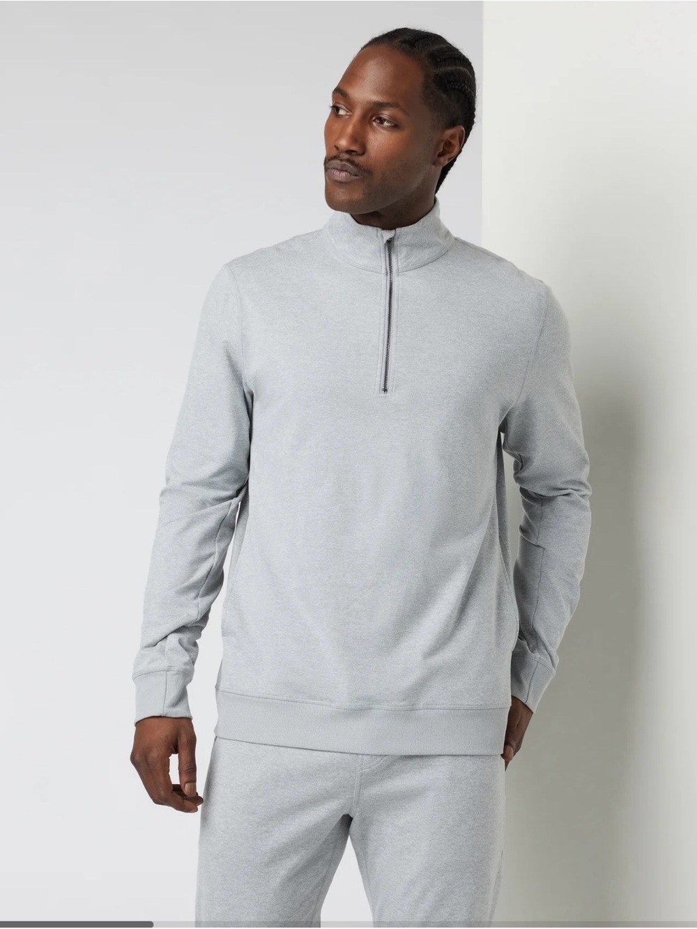 Vuori  Coronado Men's Light Heather  Gray Half-Zip Sweatshirt size Medium